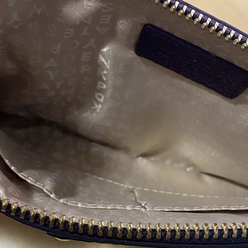 Kate Spade New York Zippered Chrissy Berkshire Road Leather Wristlet - Picture 3 of 3